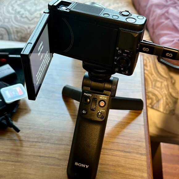 Sony ZV-1 with Creator Kit - Picture 9 of 12